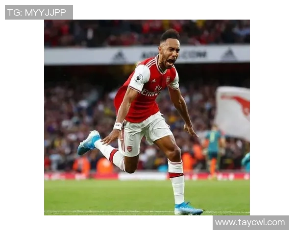 加蓬现役头号球星奥巴梅扬闪耀赛场引领球队再攀高峰