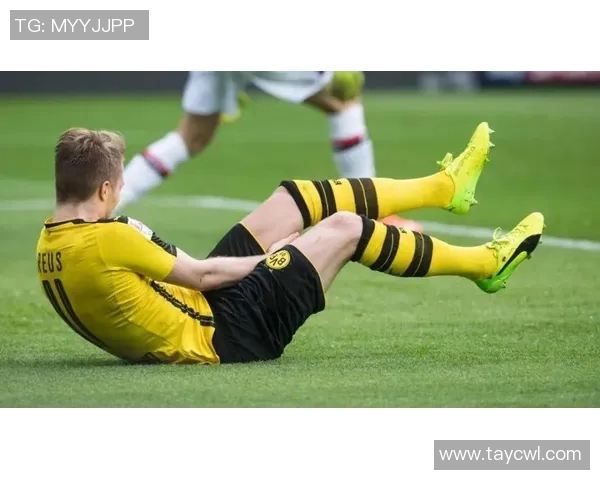 韩国队踢伤国际足球巨星引发争议 球员伤情成焦点媒体广泛关注